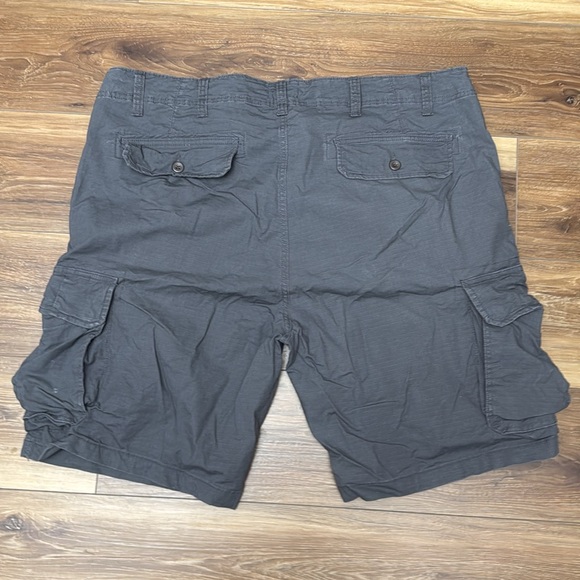 Mutual weave cargo shorts. - Picture 3 of 3